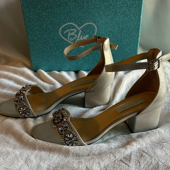 Blue by Betsy Johnson Metallic Silver Rhinestone block heal shoes. Size 9. - Picture 3 of 5
